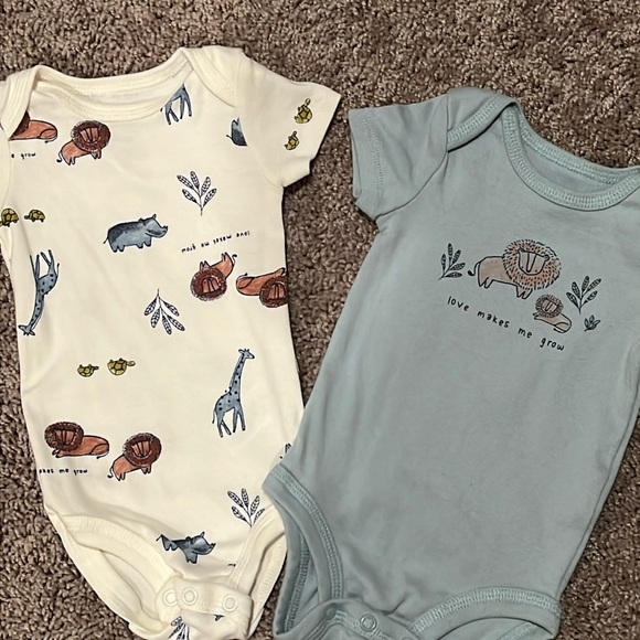 2 Carter’s “Love makes me grow” onesies- never worn! - Picture 1 of 3